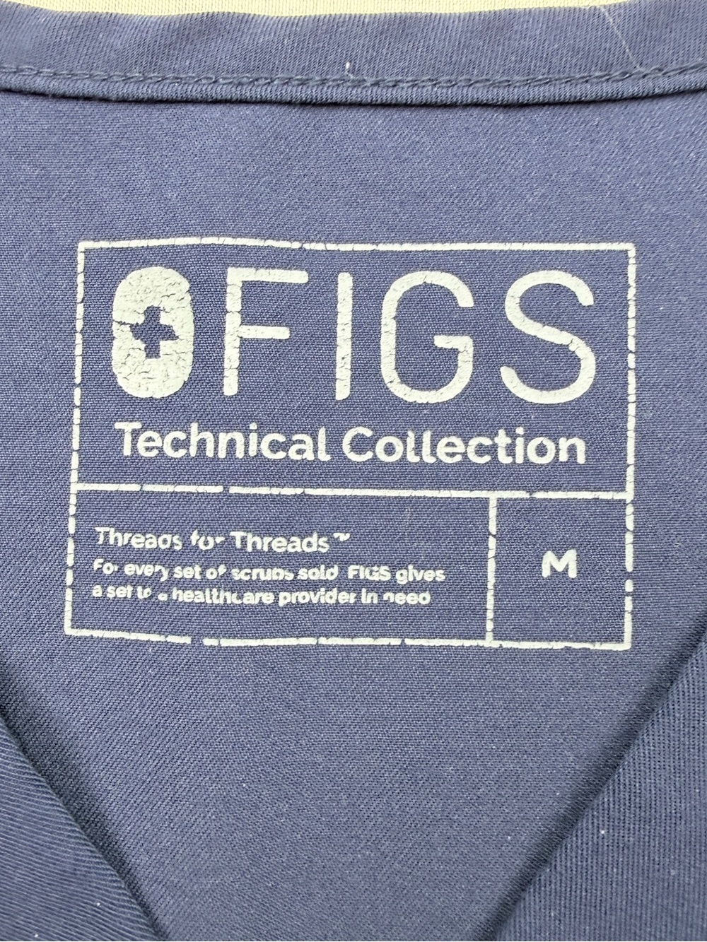 FIGS Men's Chisec Three-Pocket Scrub Top Navy - Picture 5 of 7